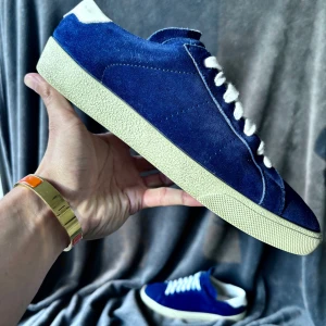Saint Laurent skor - Saint Laurent sl/06 court classic skor | originalstorlek 40, passar mer 41, fråga om innermått vid osäkerhet | ingår: endast skorna | fraktar spårbart eller möts upp i Täby