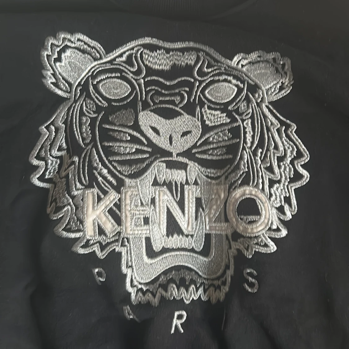 Svart Kenzo sweatshirt med tigerbrodyr - 1