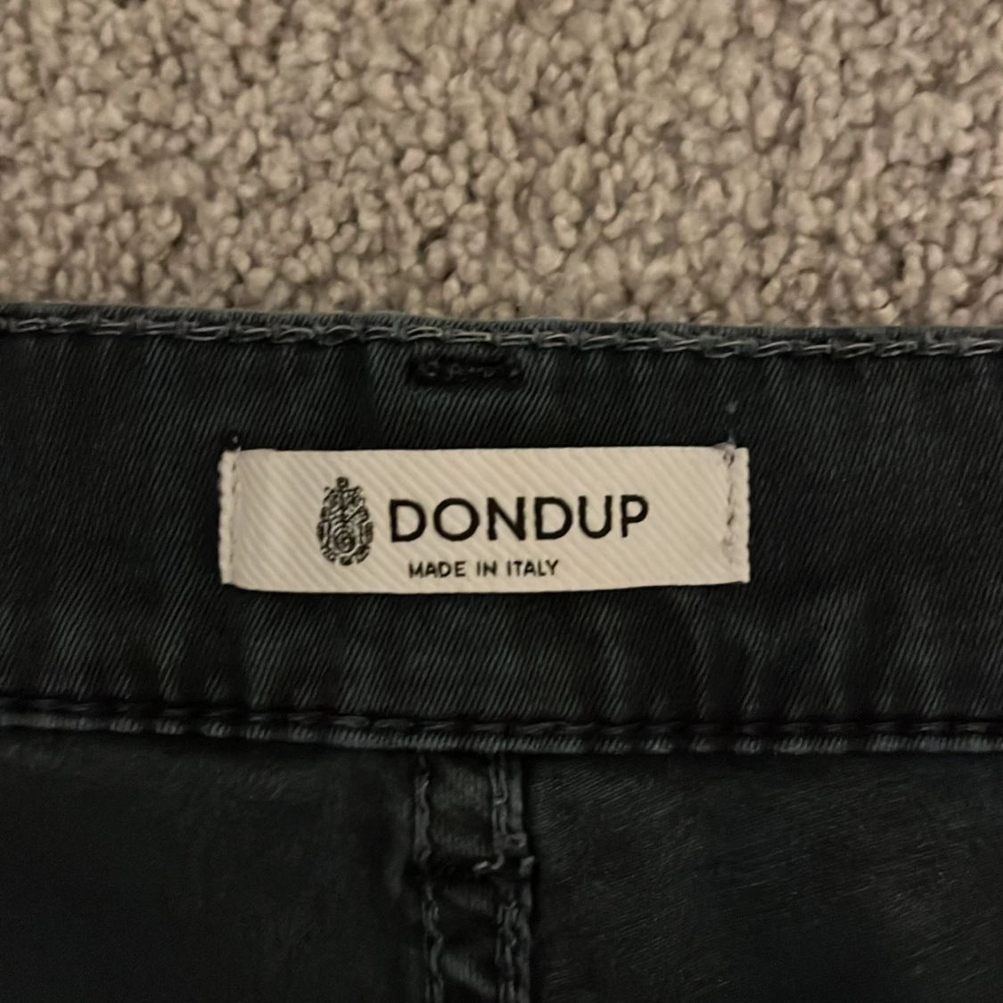 Mörk gråa jeansbyxor från Dondup - 1