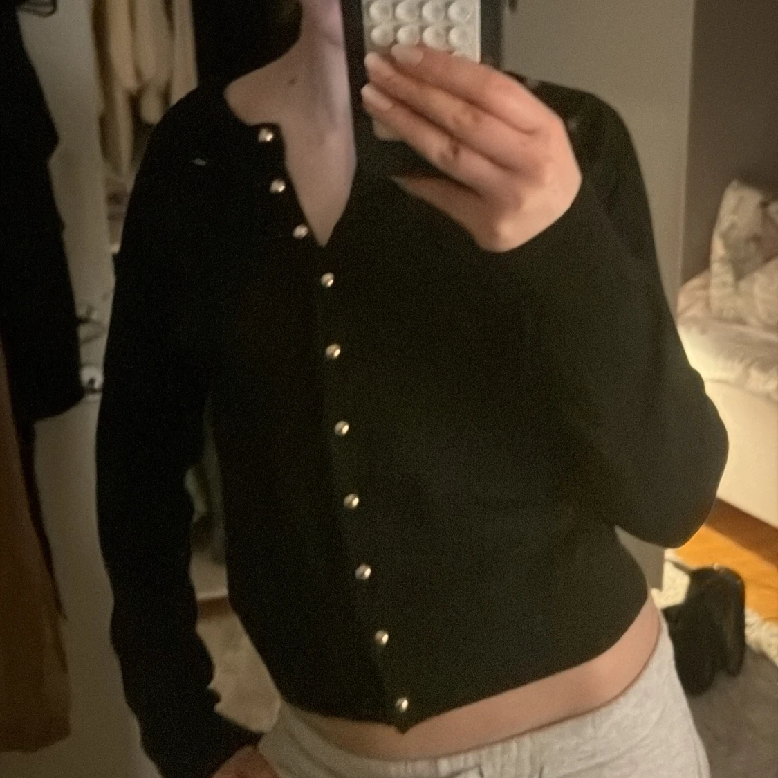 Svart kofta med knappar - 1