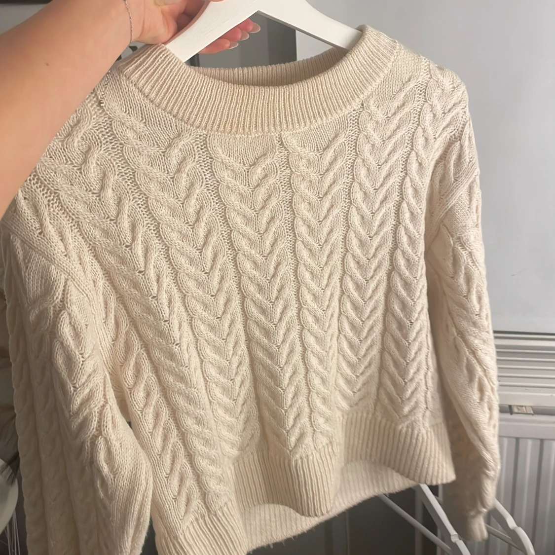 Beige stickad tröja från Vero Moda