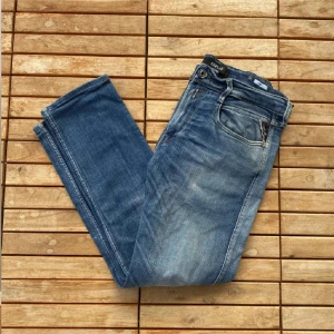 Replay anbass - Replay Anbass Jeans | Skick: 9,5 | Storlek: w34 - L34 ( passar w31 - w 32 ) | Retail 1799kr | Hör av er vid minsta lilla intresse eller  fundering | Priset är ej hugget i sten 🙌