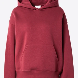 Vinröd hoodie - Säljer denna populära hoodien från Gina, använd fåtal gånger fortfarande mjuk inuti och inga defekter!