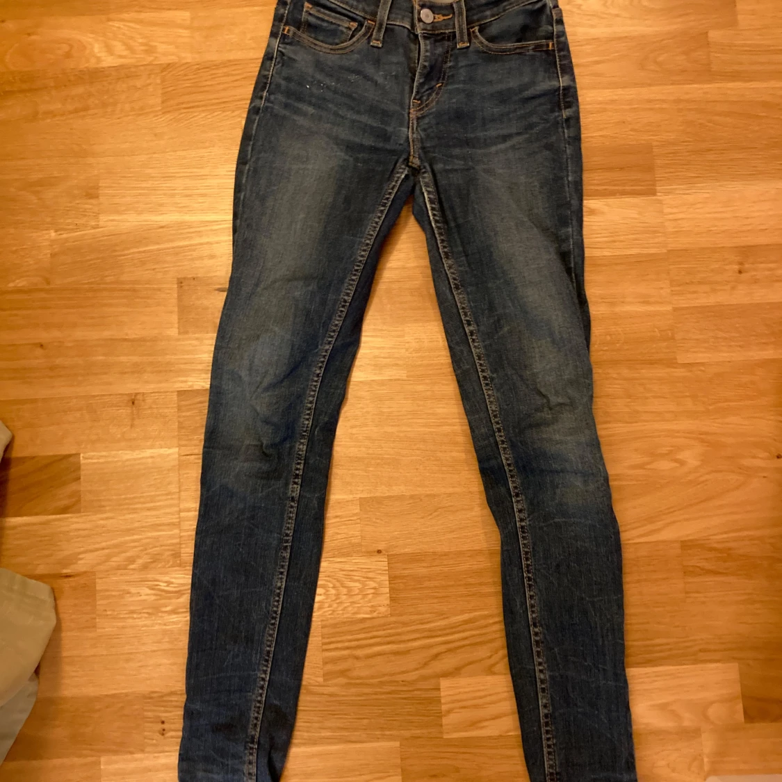 Blå jeans från Levi's strl W24 L30