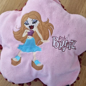 Brats Yasmin Kudde - Straight outta 2005