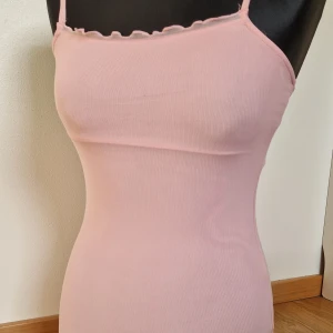 Rosa spets klänning  - Bra skick <3