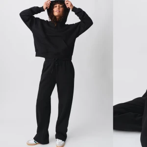 Mjukisbyxor gina - Svart mjukisbyxor från Gina, sparsamt använda och i fint skick. Säljer då de inte kommer till användning. Skriv för fler bilder!💕