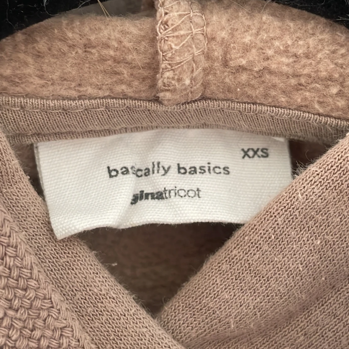 Beige croppad hoodie från Gina Tricot - 2