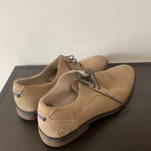 Fin skor - Fina skor från Zeus. Väldigt fint skick, använda endast 3-4 gånger.  Köpta på scorett för 1099:- Storlek 44 