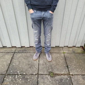 Jack & Jones jeans  - Jack & Jones jeans - Modell: Slim/Glenn - Storlek: W27/L32- skick: 9,5/10- Nypris runt 800kr