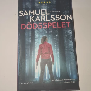 Dödsspelet - Kriminalroman av Samuel Karlsson. Boken handlar om kriminalinspektör Jessica Jackson och en grupp kriminella som rymmer från en anstalt i Västervik. En oerhört spännande berättelse!
