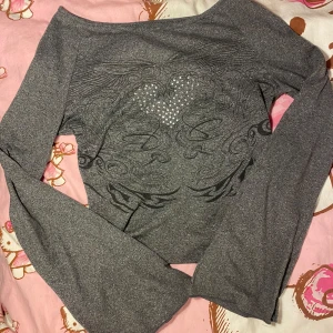 Grå långärmad topp - Säljer denna tröja som är i storlek xxs-xs.