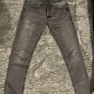 Dondup  - Snygga dondup jeans nästan som nya. Pris kan diskuteras vid snabb affär 