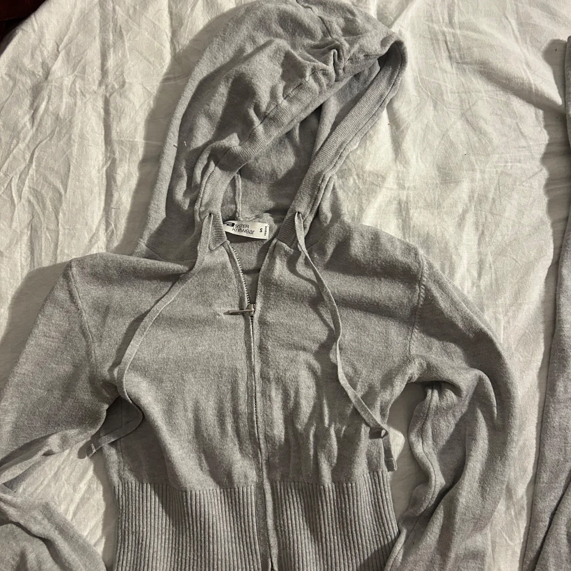 Grå hoodie med matchande byxor - 2