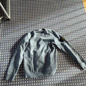 Stone Island tröja - Stone island tröja, snygg, inget trasigt, perfekt skick.