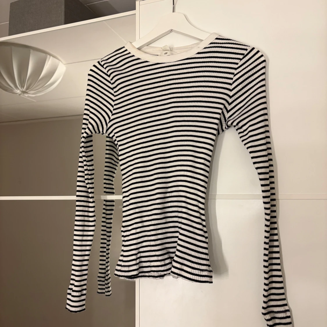 Randig ribbad tröja