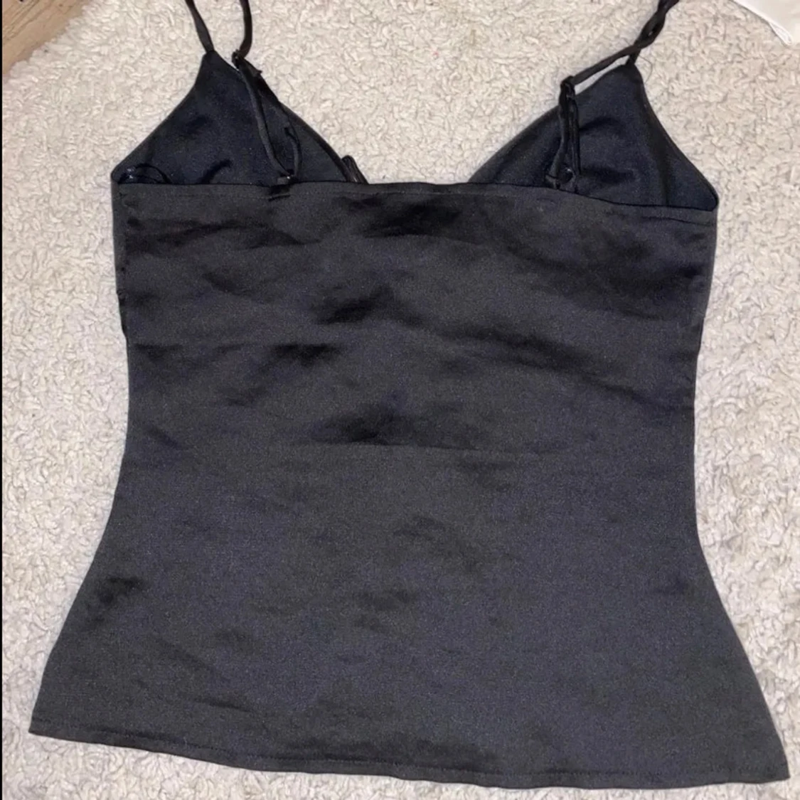 Svart satinlinne från Gina Tricot - 1