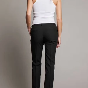 Bikbok kostymbyxor vilma💗 - Säljer kostymbyxor från Bikbok i modellen”vilma”, i strl 36 (S). Inga defekter💋