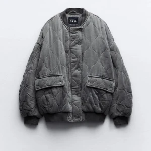 quiltad jacka - jättefin grå/grön quiltad jacka från Zara💕💕