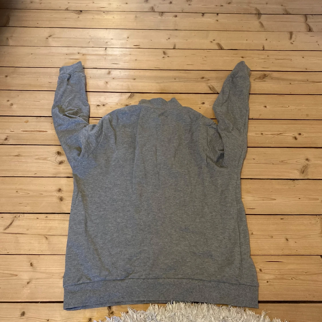 Grå tröja med dragkedja - Bra skick! - 1