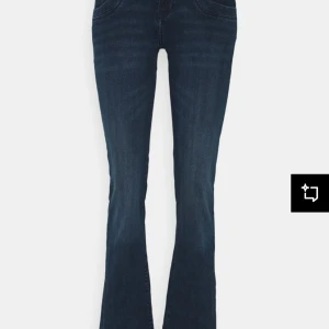 Ltb 24 30 - Säljer mina ltb jeans i storlek W24 L30, använda fast i väldigt bra skick❣️ inga hål och inte slitningar där nere, skriv om ni vill ha bilder när de sitter på❣️ nypris 799kr, jag säljer mina för 470kr ( mått = midja = 31cm, innerbenslängden = 73cm ) väldigt lågmidjade 
