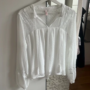 Blus från only - Superfin blus köpt på Only, använd 1 gång och tvättad 1 gång💕 kostade cirka 500