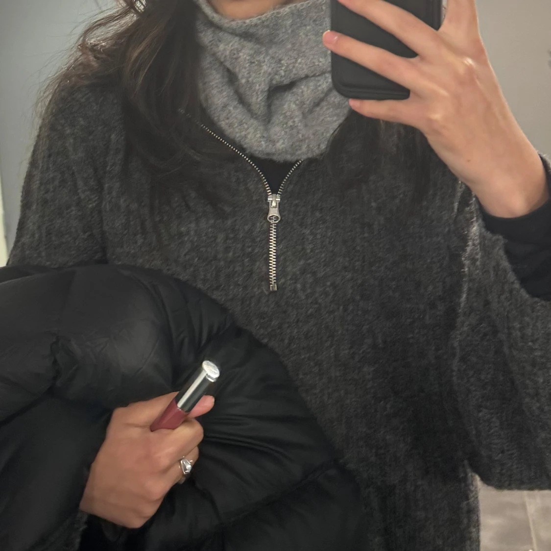 Mörkgrå stickad tröja med dragkedja - 1