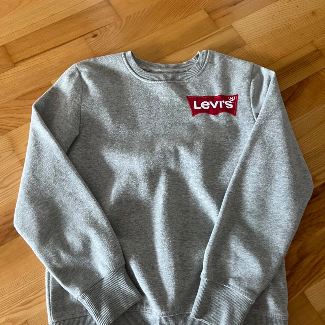Grå sweatshirt från Levi's