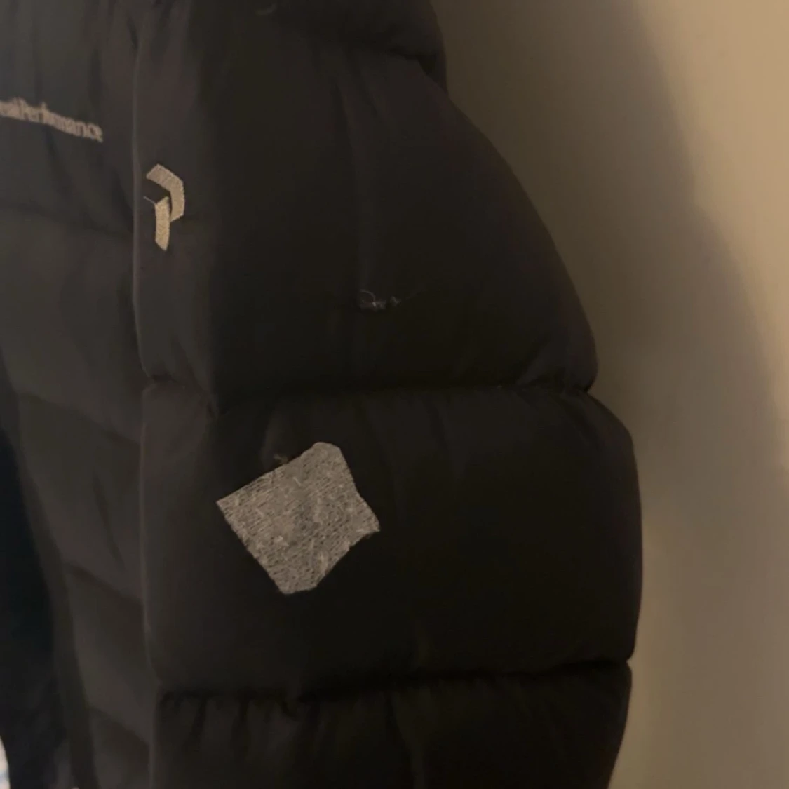 Svart dunjacka från Peak Performance - 1