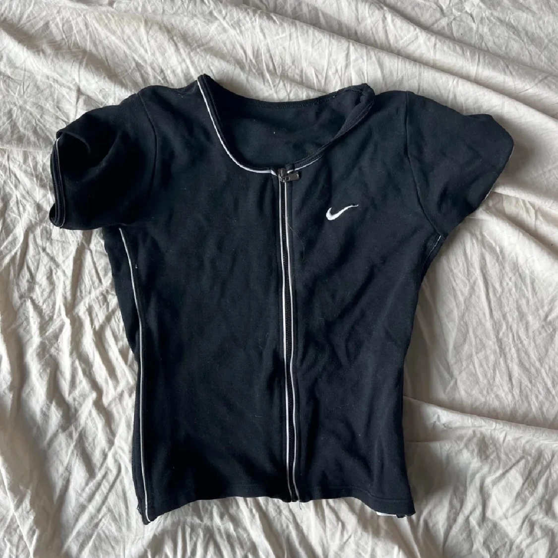 Svart kortärmad topp från Nike