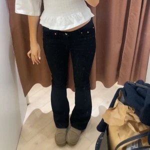 Svarta bootcut jeans - Fint skick! 