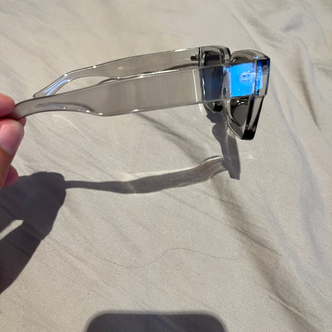 Transparenta solglasögon med svart lins - 2