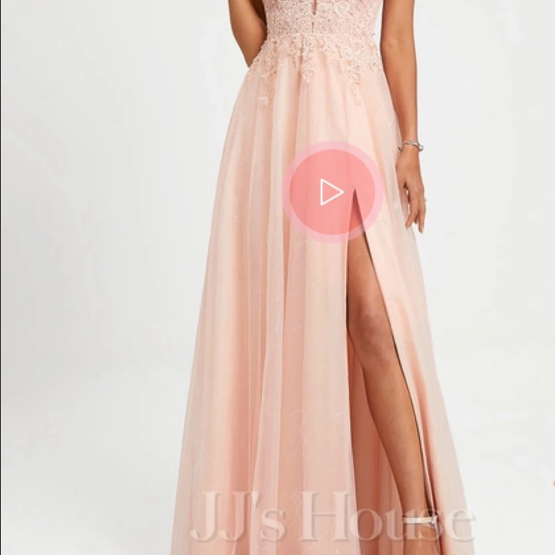 Champagnefärgad långklänning med spetsdetaljer