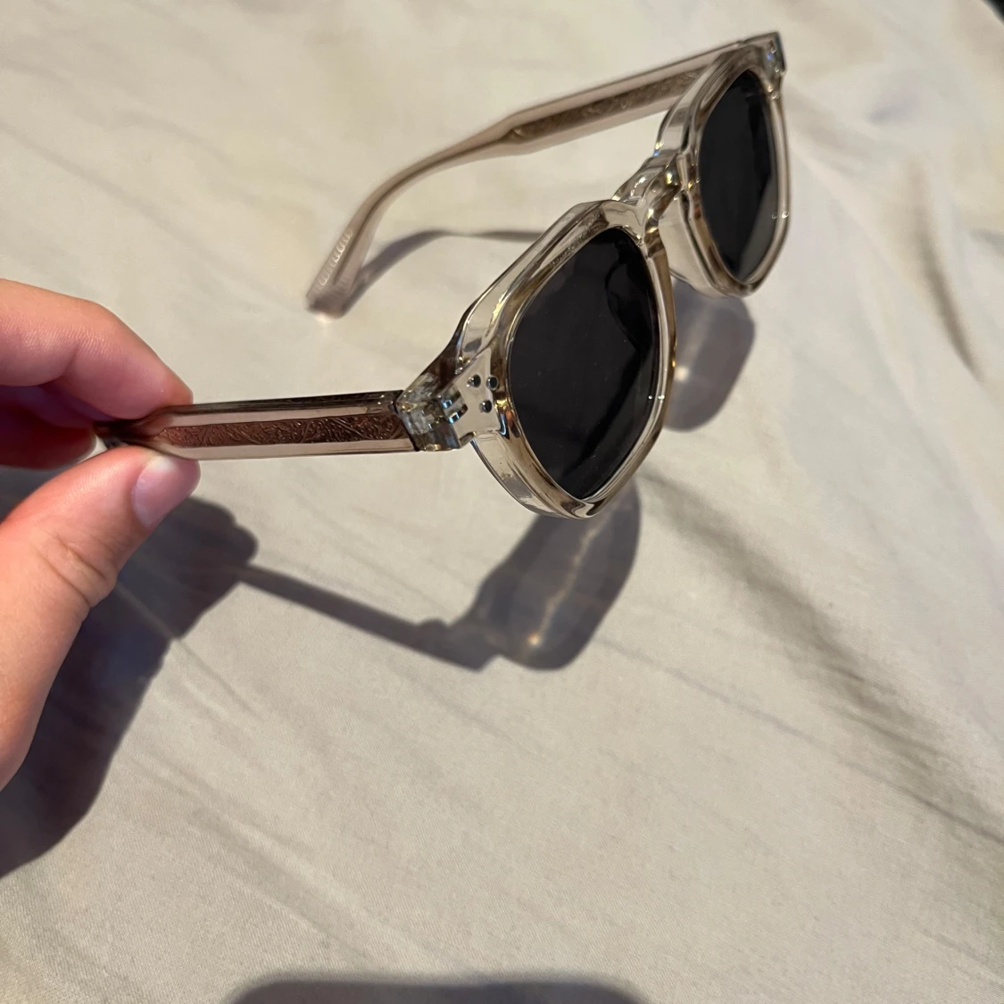 Transparenta solglasögon med svart lins - 1