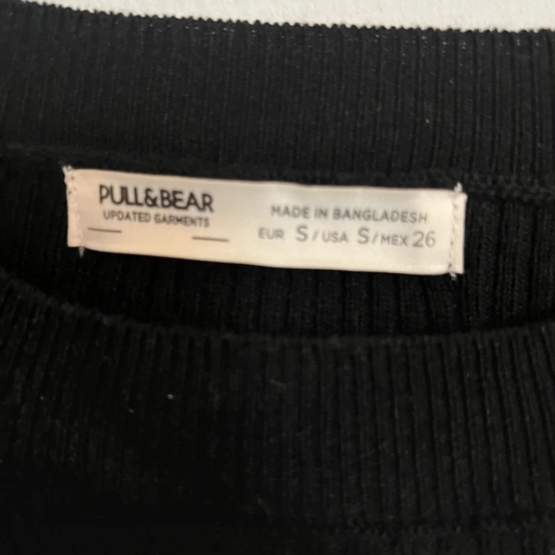 Svart ribbad klänning från Pull&Bear - 2