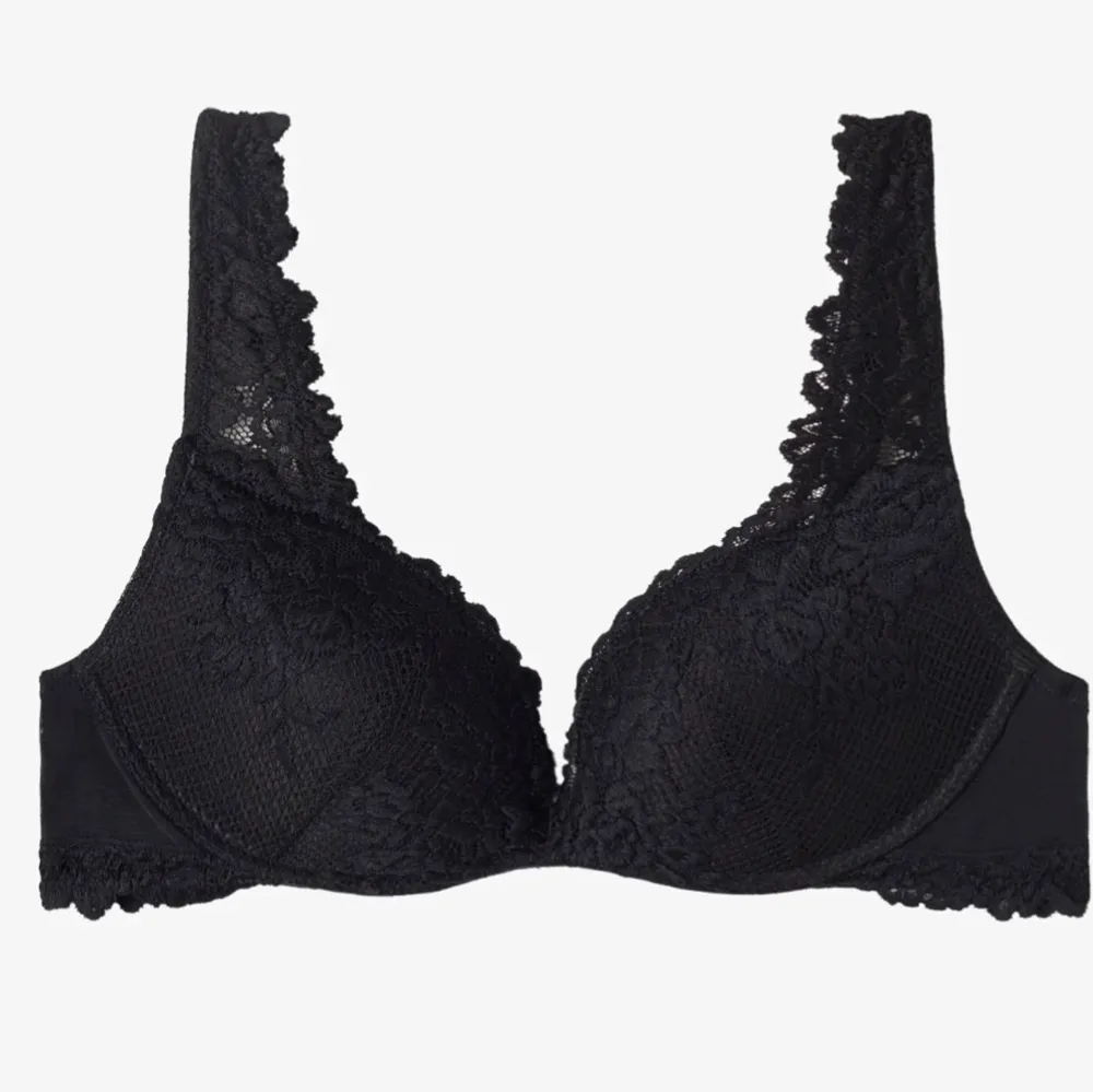Pretty flower bh svart Intimissimi, nu med prislapp. Elegant svart bh med vacker spetsdetaljering. Mjuk kupa med pushup. . Muu.