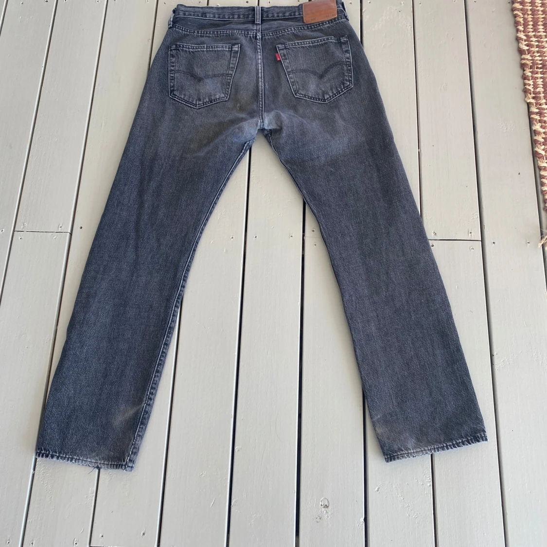 Grå jeans från Levis - 1