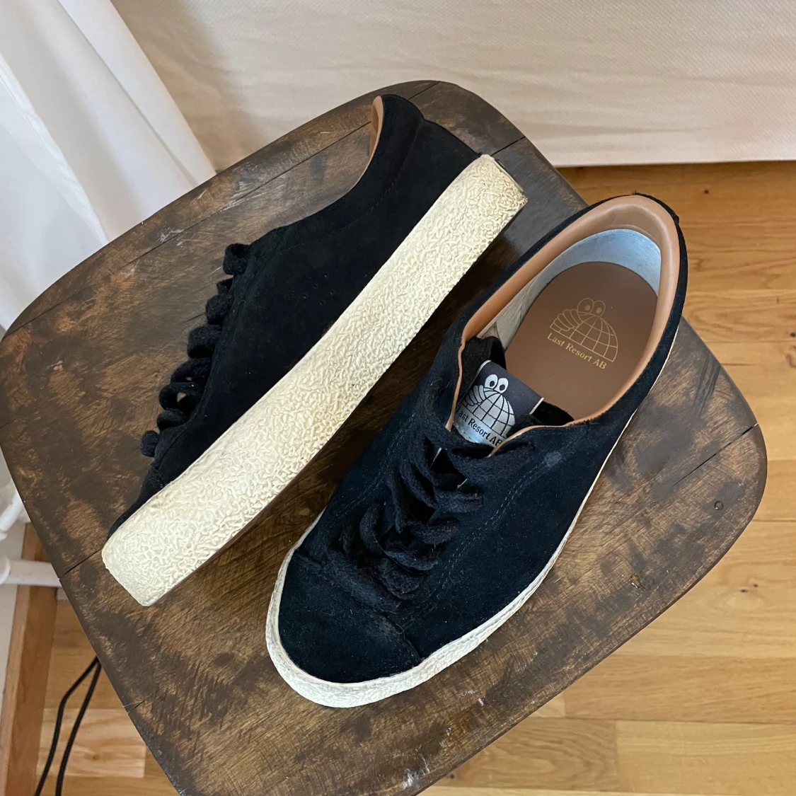 Svarta sneakers från Last Resort AB - 1