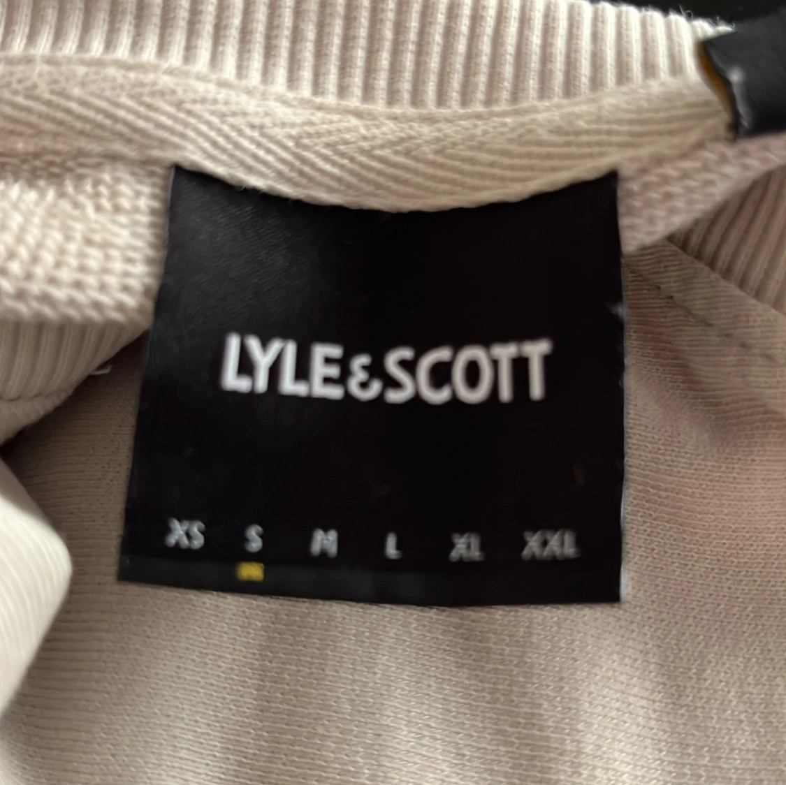 Beige tröja från Lyle & Scott - 2