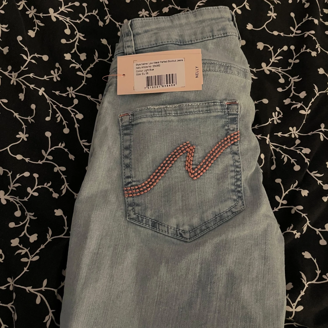 Ljusblå bootcut jeans med slitningar - 1