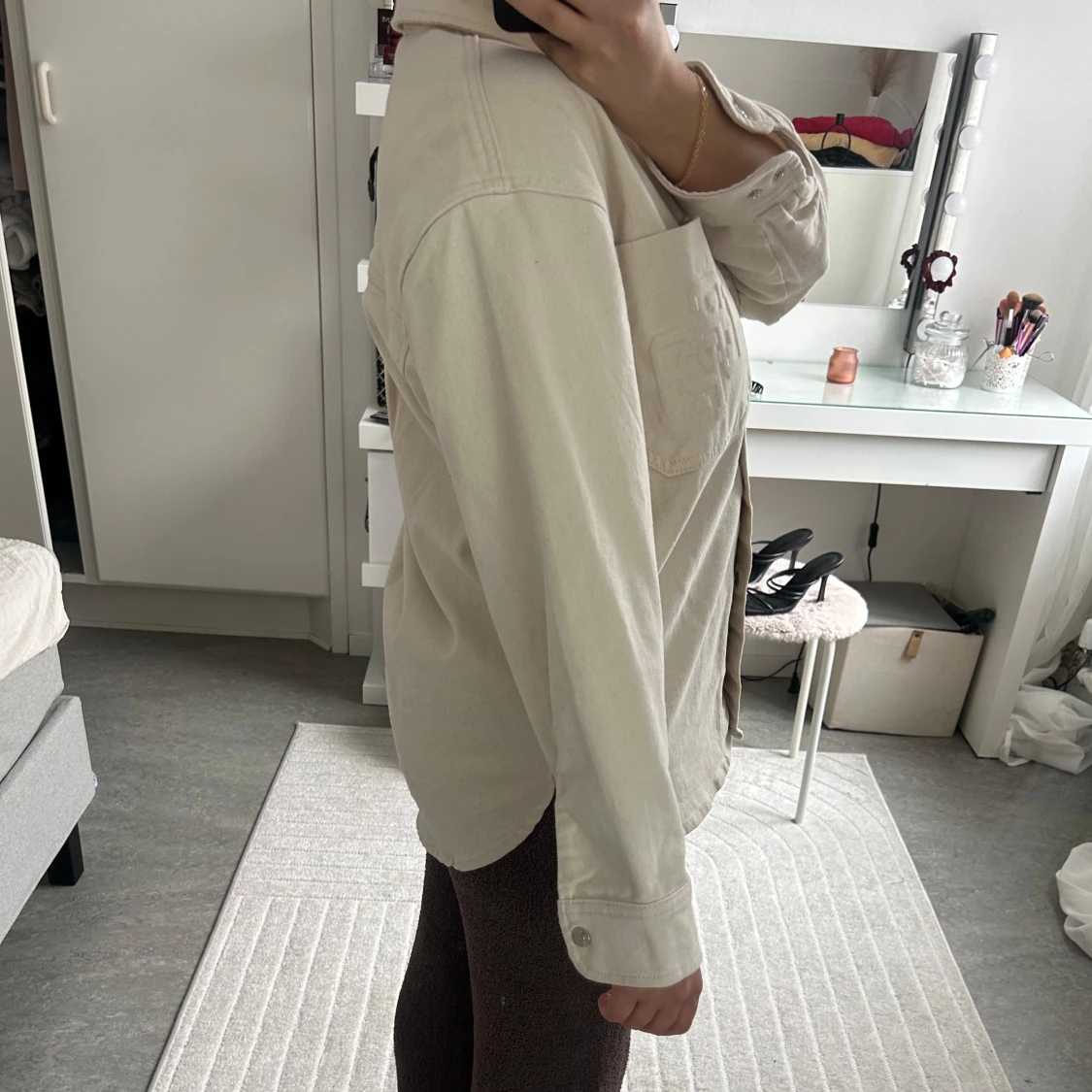 Beige overshirt med fickor - 1
