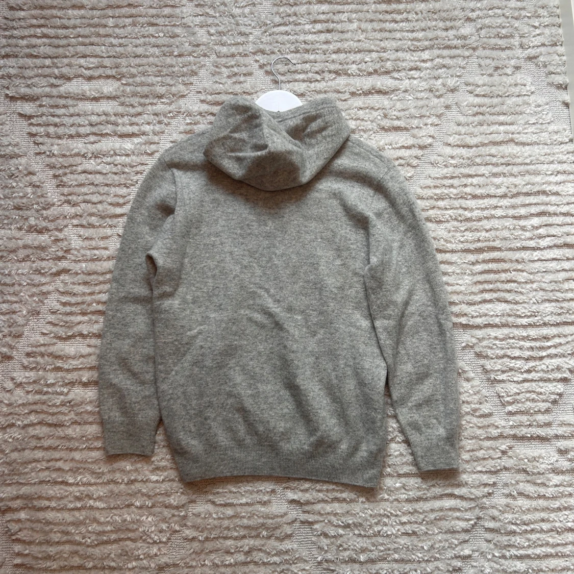 Grå hoodie i kashmir - 1