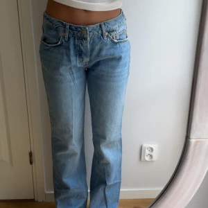 Ljusblå raka jeans lågmidjade lager157 - Ljusblå jeans raka jeans💓Finns skosnören inuti för att man kan justera midjan💓