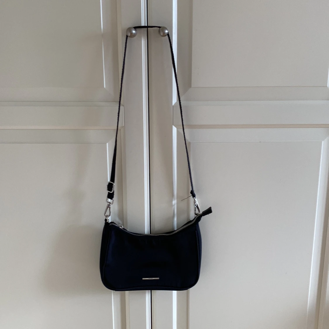 Svart axelväska från Bershka