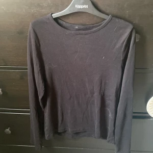 Tröja - En Basic svart tröja 