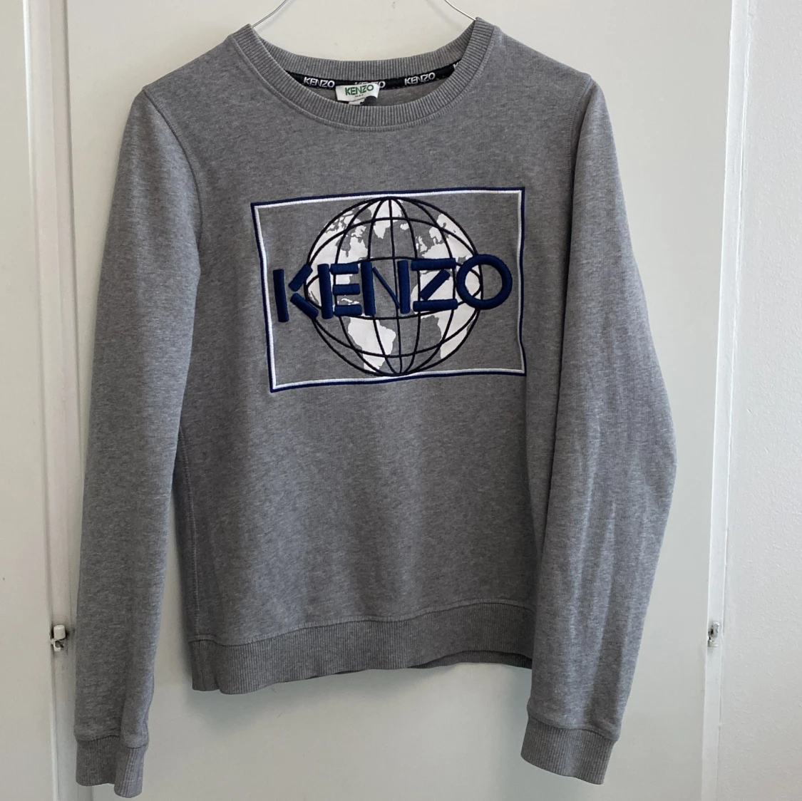 Grå Kenzo sweatshirt med broderi XS