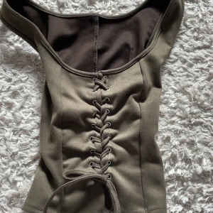  Korsett med snörning - Jättesnygg korsett topp med snörning! Passar till allting och är helt perfekt för fester🩷🩷✨