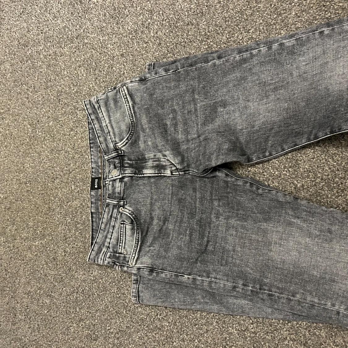 Grå jeans från BOSS - 1