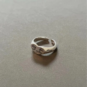 Larmes d’Argent Ring - Justerbar från storlek 6 - 8 