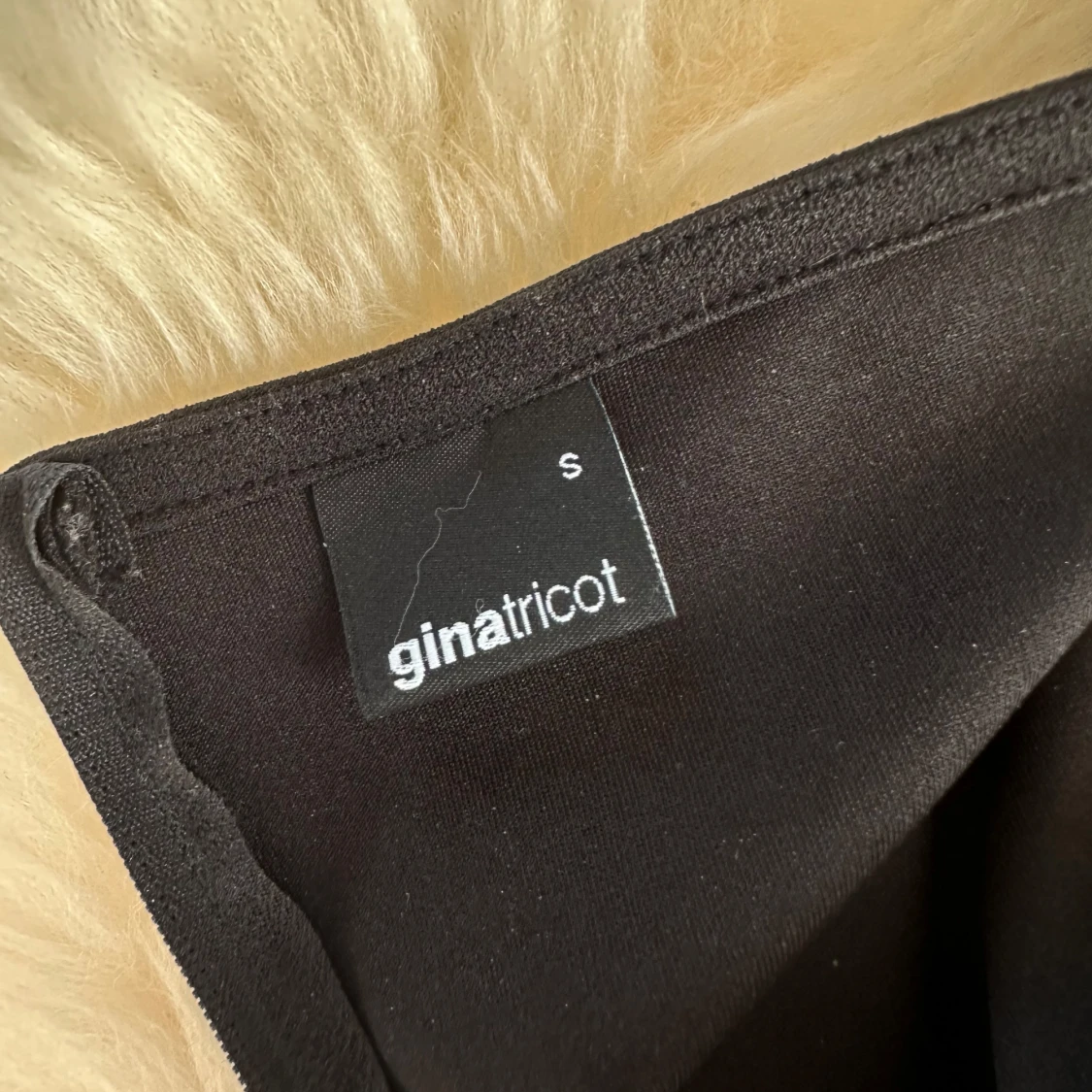 Svart offshoulder topp Gina Tricot - 2